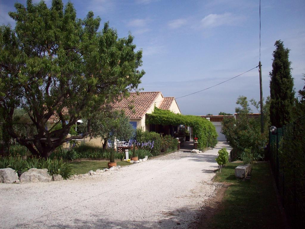 Les Vergers Saint Baldou Bed & Breakfast Cavaillon Exterior photo